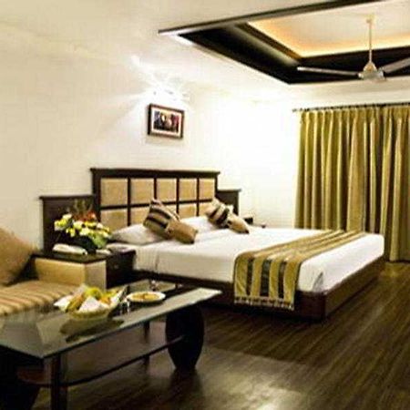 Hotel Parkland Chirag Enclave ニューデリー エクステリア 写真