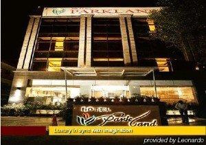 Hotel Parkland Chirag Enclave ニューデリー エクステリア 写真