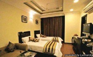 Hotel Parkland Chirag Enclave ニューデリー エクステリア 写真