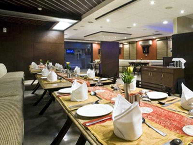 Hotel Parkland Chirag Enclave ニューデリー エクステリア 写真