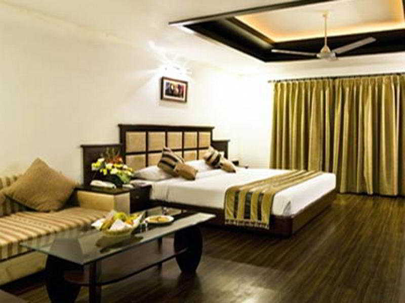 Hotel Parkland Chirag Enclave ニューデリー エクステリア 写真