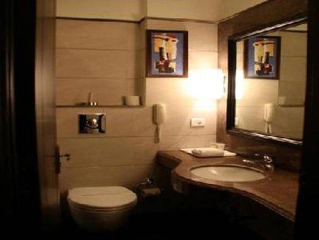 Hotel Parkland Chirag Enclave ニューデリー 部屋 写真